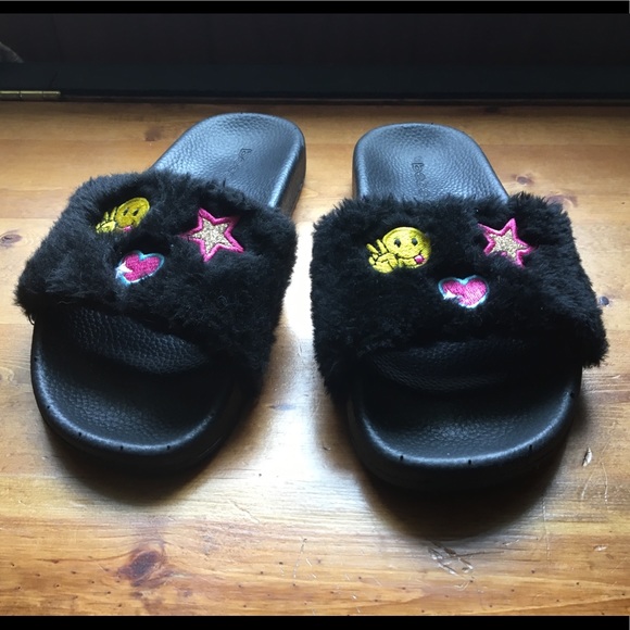 NWOT Bebe Girls size XL/4-5 black emoji slipper - Picture 3 of 8